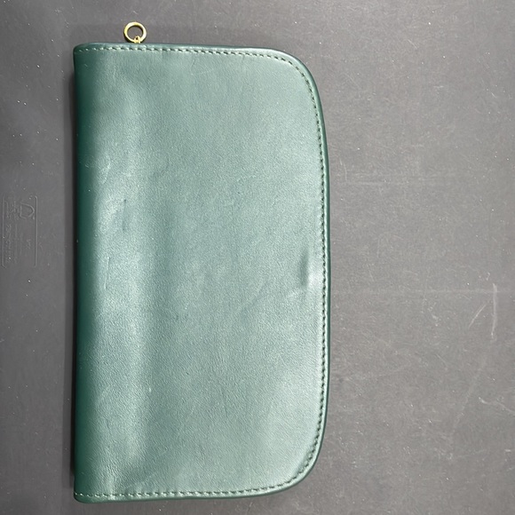 RARE Green Vintage Coach Zip Around Wallet Excellent Condition - Picture 2 of 16